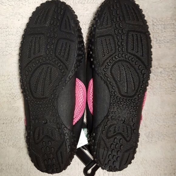 NWT Pink Water Shoes with No Slip Tread - Picture 5 of 5